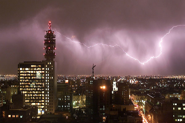 “Niño Godzilla” atacará mañana: se pronostica lluvia y tormenta eléctrica para Santiago