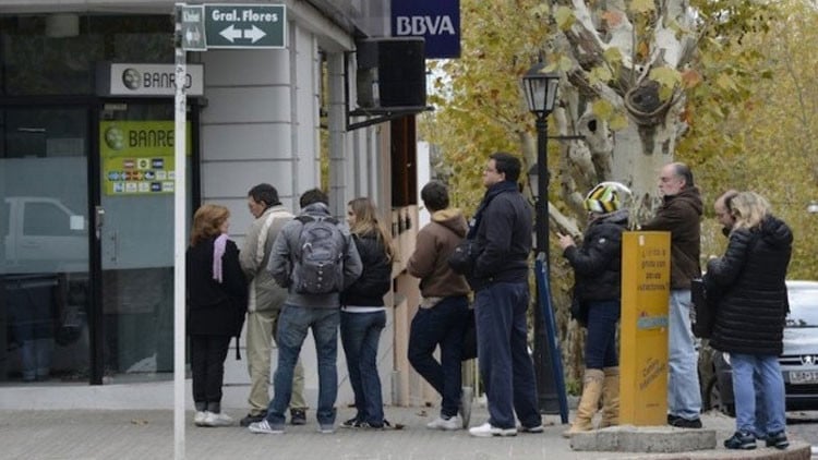¿Por qué Uruguay quiere alejarse del dinero en efectivo?