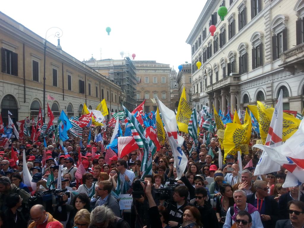 Toman las calles en Italia contra medidas que precarizan la educación pública