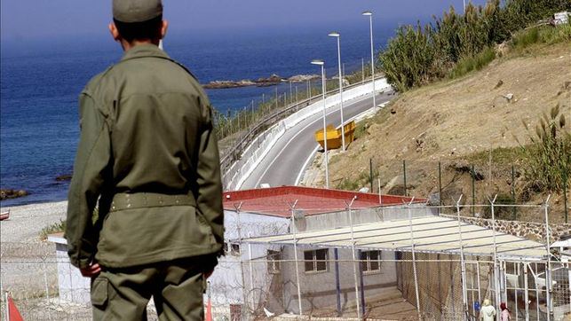 Marruecos cierra la frontera a saharauis con pasaporte extranjero