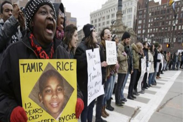 EEUU: Justifican los disparos de un policía al niño negro que portaba una pistola falsa