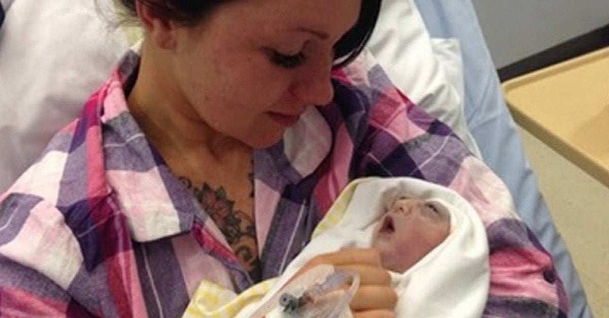 Este pequeño bebé vivió menos de 2 horas, pero salvó muchas vidas… Yo sigo llorando.