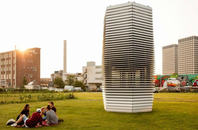 La torre que purifica el aire «aspirándolo», ya funciona en Holanda