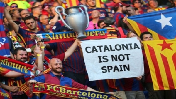 La UEFA multa al Barcelona por exhibir banderas esteladas