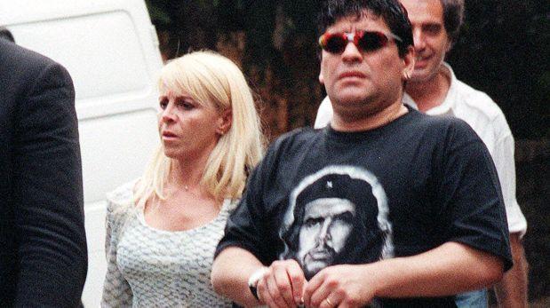 Investigan a ex esposa de Maradona por estafarlo