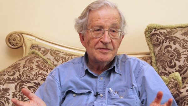 Chomsky: «EE.UU. y Reino Unido invadieron ilegalmente a Irak»