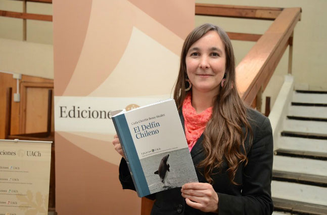 Libro “El Delfín Chileno” acerca la ciencia al público general de manera entretenida