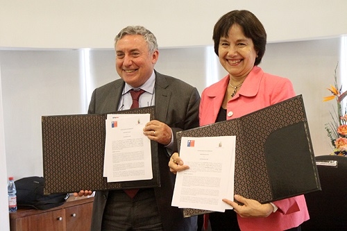 U. de Chile y Ministerio de Salud firmaron alianza estratégica de colaboración