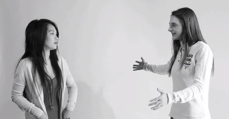 ¿Qué Pasa Si Juntas A Una Persona Gay Y A Una Homofóbica En Una Sala Y Les Pides Que Se Abracen? (vídeo) ¿Qué Pasa Si Juntas A Una Persona Gay Y A Una Homofóbica En Una Sala Y Les Pides Que Se Abracen? (vídeo)