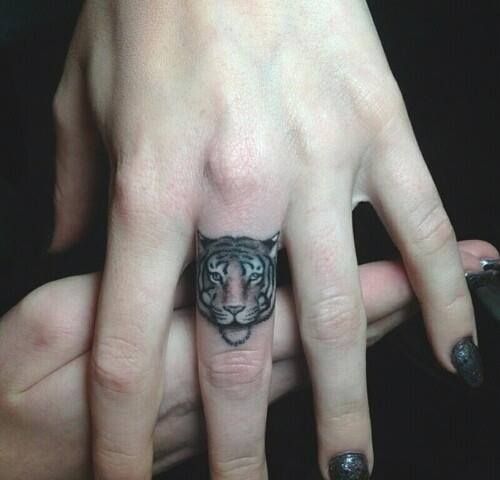 Los mejores diseños de tatuajes para los dedos