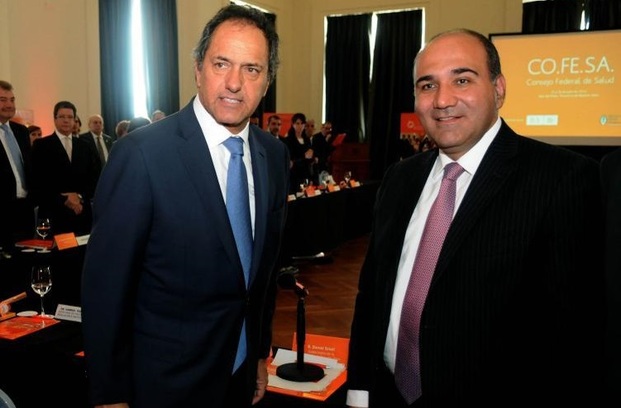 Manzur asumió en Tucumán luego del escándalo por fraude y se mostró con Scioli