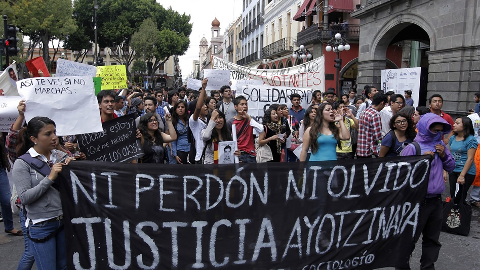 Padres de normalistas de Ayotzinapa insisten en una investigación especializada