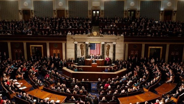 Senado de EE.UU. aprueba presupuesto que aumenta gasto militar