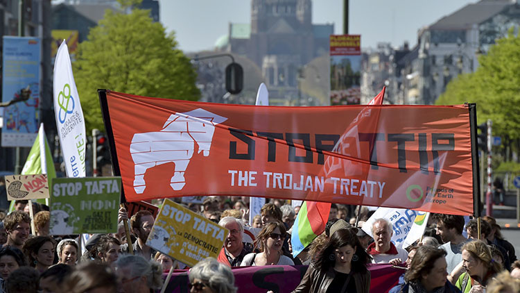 «¡Stop TTIP!»: Millones de europeos protestan contra el acuerdo transatlántico