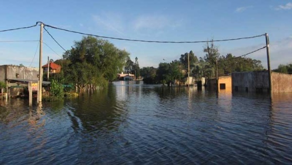 Casi 600 evacuados por inundaciones en Uruguay