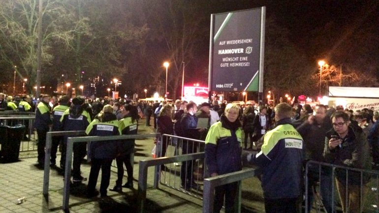 Psicósis en el fútbol: Evacuaron estadio de Hannover en partido de selección alemana
