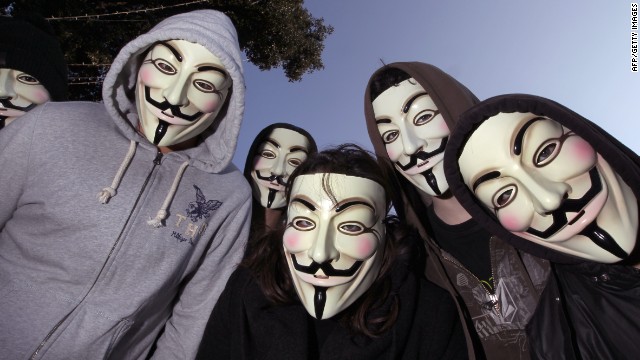 Anonymous cumple su promesa y publica datos personales de presuntos miembros del KKK
