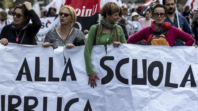 Italia: Profesores y estudiantes en huelga contra recortes en la educación pública