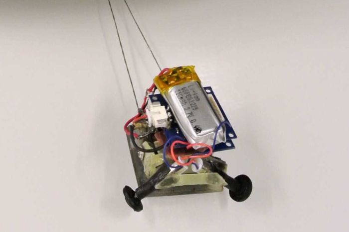 Así son los alucinantes Microtugs, minirrobots forzudos capaces de arrastrar 2.000 veces su propio peso