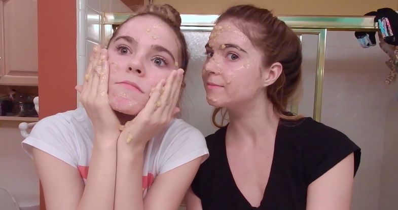 Mira cómo estas gemelas curaron su terrible acné en tan solo 6 semanas