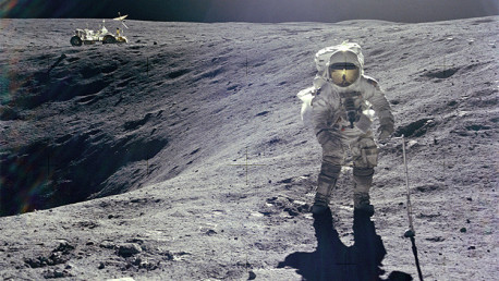 El astronauta del Apolo 16 que dejó un retrato familiar en la Luna desvela su ‘mensaje oculto’