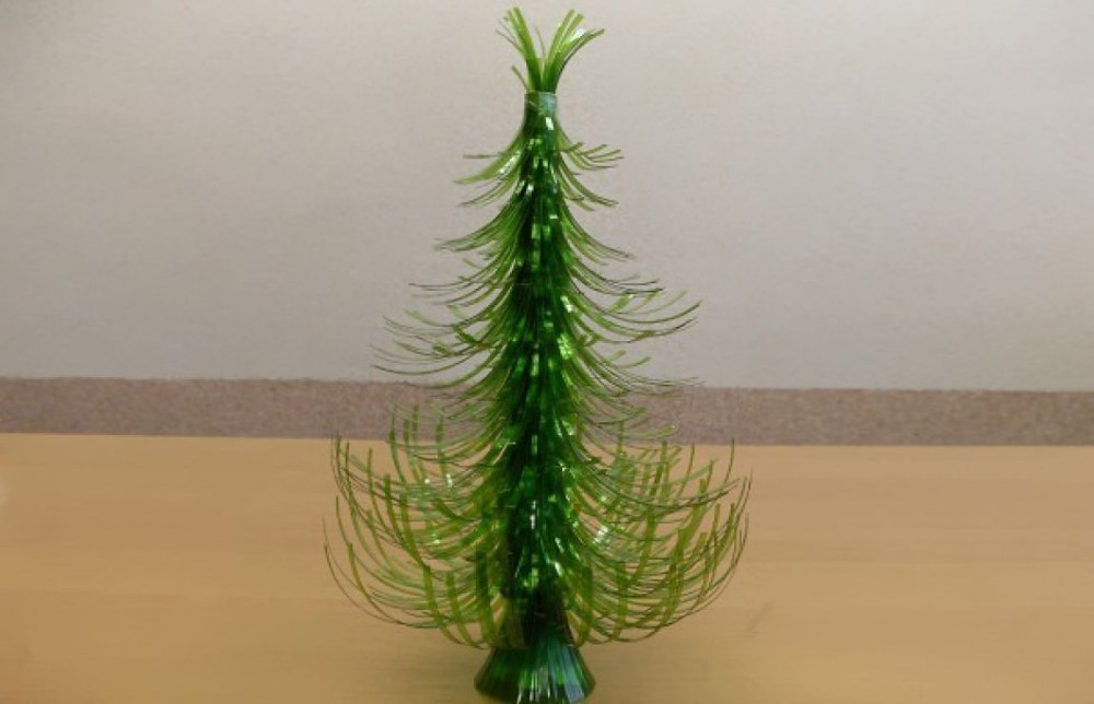 Navidad ecológica: cómo hacer un árbol con botellas de plástico