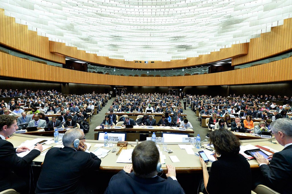 Líderes mundiales negocian acuerdo ambiental en COP21