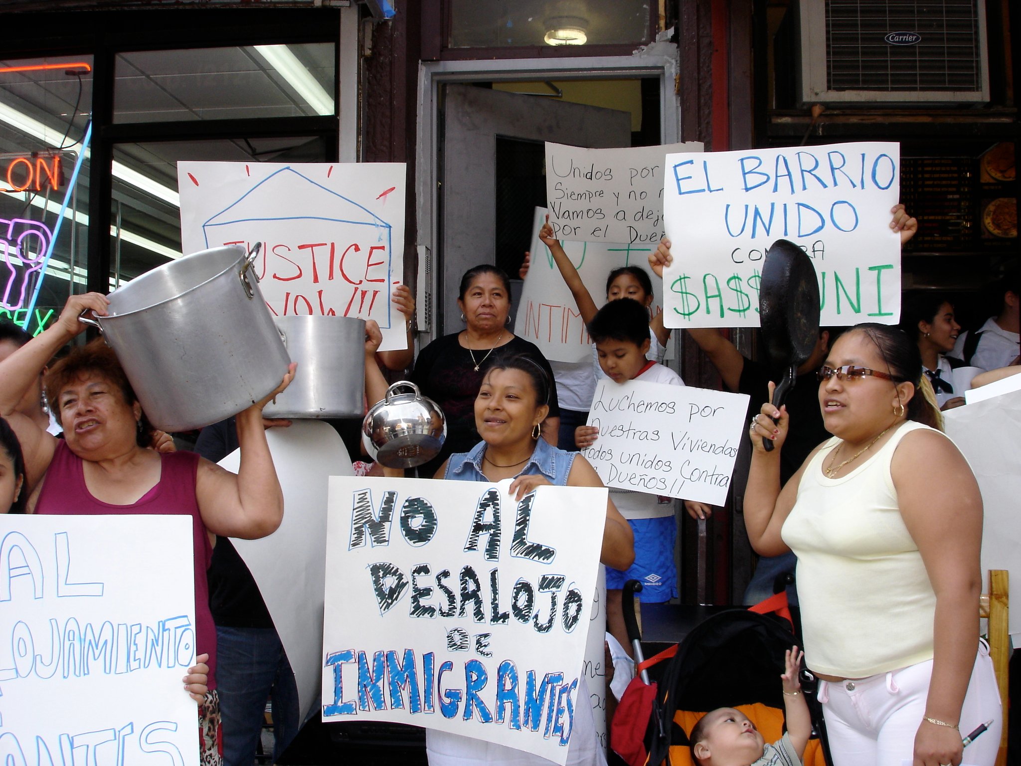 Mujeres inmigrantes mexicanas luchan por el derecho a la vivienda en New York