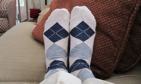 Su doctor le dijo que mojara sus calcetines antes de dormir… La razón? Es absolutamente brillante