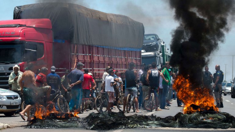 Huelga de camioneros independientes en Brasil; exigen la destitución de Rousseff