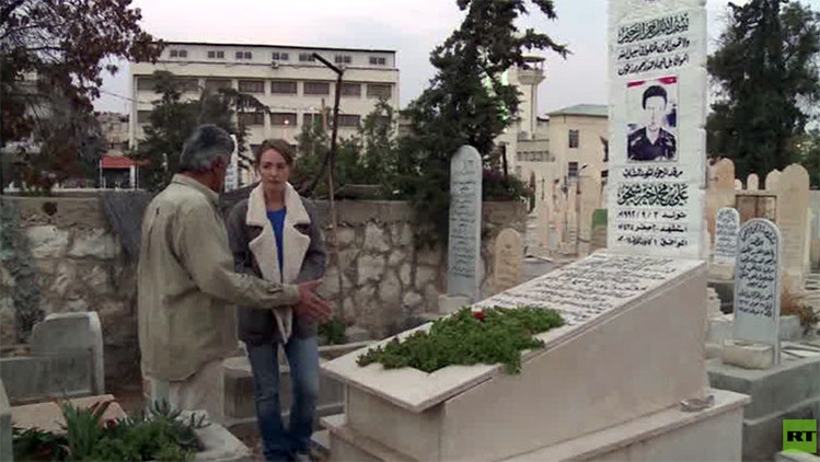 «Un día no encontraré una tumba para mí»: un sirio que vive en un cementerio cuenta su historia