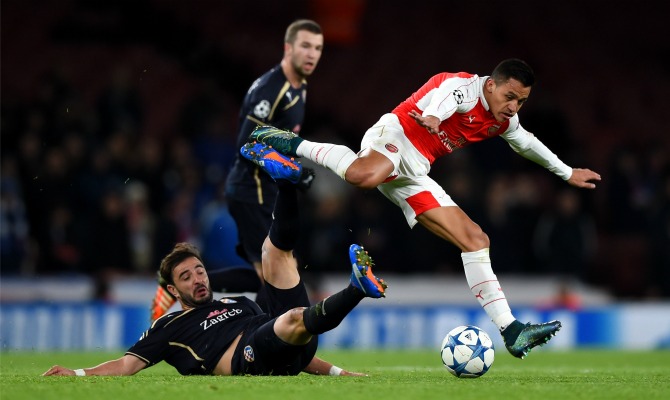 Alexis vuelve al gol en brillante faena del Arsenal por la Champions