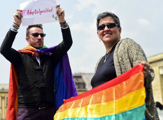 Colombia da vía libre a la adopción por parejas del mismo sexo