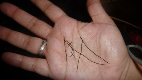 ¿Puedes ver una M en la palma de tu mano? Esto es lo que significa