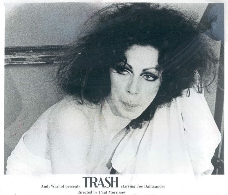 Murió una la actriz trans pionera Holly Woodlawn