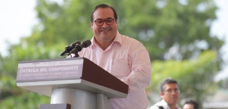 Javier Duarte va contra el diario Notiver