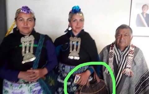 Denuncian la presencia de una «falsa mapuche» que acompañaba a Bachelet en La Araucanía