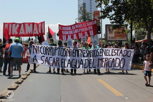 Miles de personas marcharon en Santiago contra el proyecto hidroeléctrico Alto Maipo del Grupo Luksic
