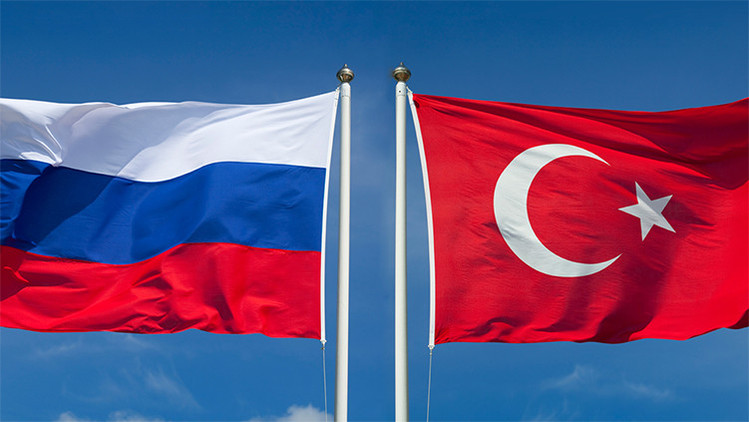 Turquía insta a crear canales de comunicación militar con Rusia
