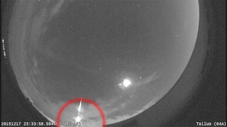 La NASA difunde un vídeo de una bola de fuego acercándose a la Tierra a gran velocidad