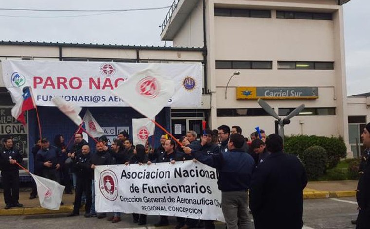 Fuerzas Armadas rompen la huelga de trabajadores de funcionarios aéreos