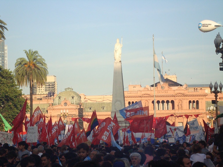 Una multitud despidió a Cristina Kirchner en su último día de gobierno