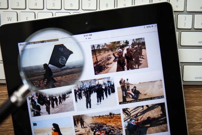 Académicos proponen limitar la libertad de expresión en internet para combatir a ISIS