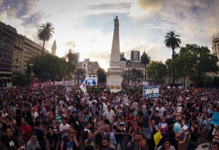 Organizaciones sociales y autoconvocados defienden la Ley de Medios en Argentina