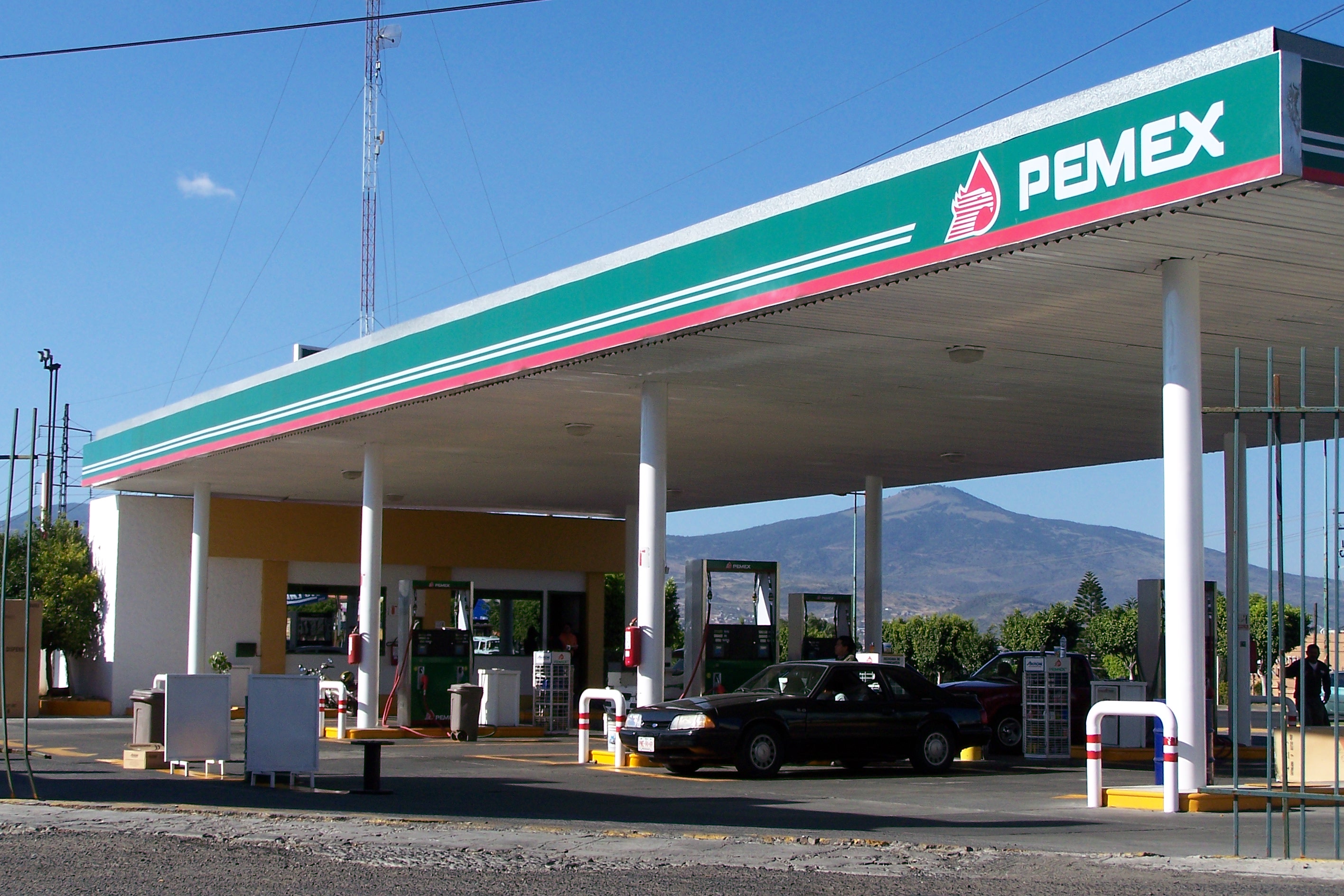 Precio de la gasolina baja en enero 40 centavos