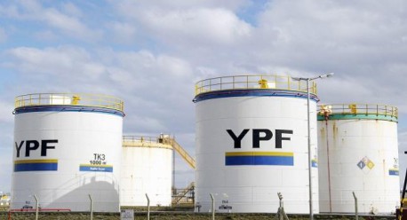 Axel Kicillof y cinco representantes del Estado renunciaron a YPF