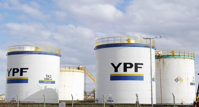 Axel Kicillof y cinco representantes del Estado renunciaron a YPF