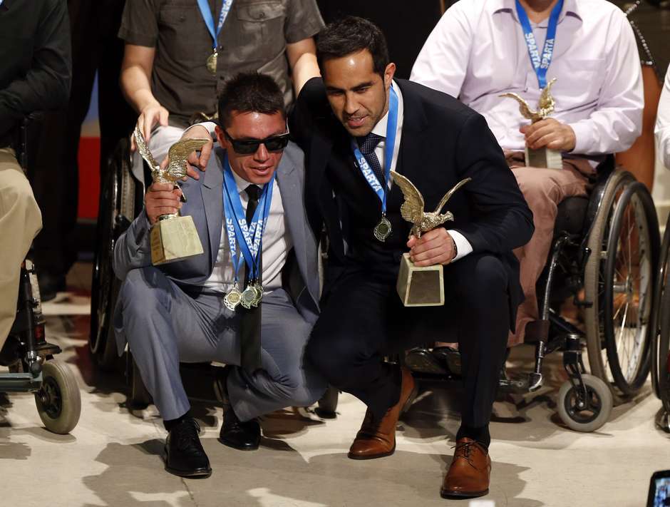Cristián Valenzuela y Claudio Bravo se llevan el premio al Mejor de los Mejores