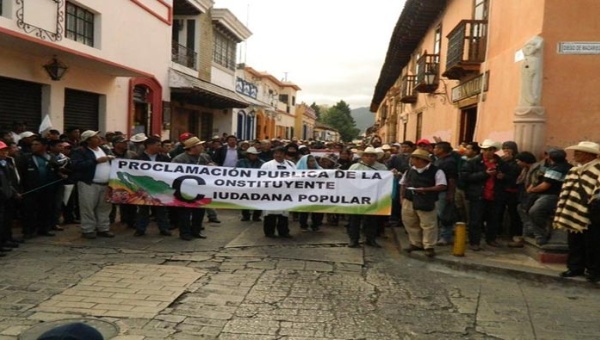 Mexicanos marchan en Chiapas para pedir nueva Constitución