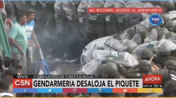 Violento desalojo del gobierno de Macri a trabajadores que protestaban por sus derechos